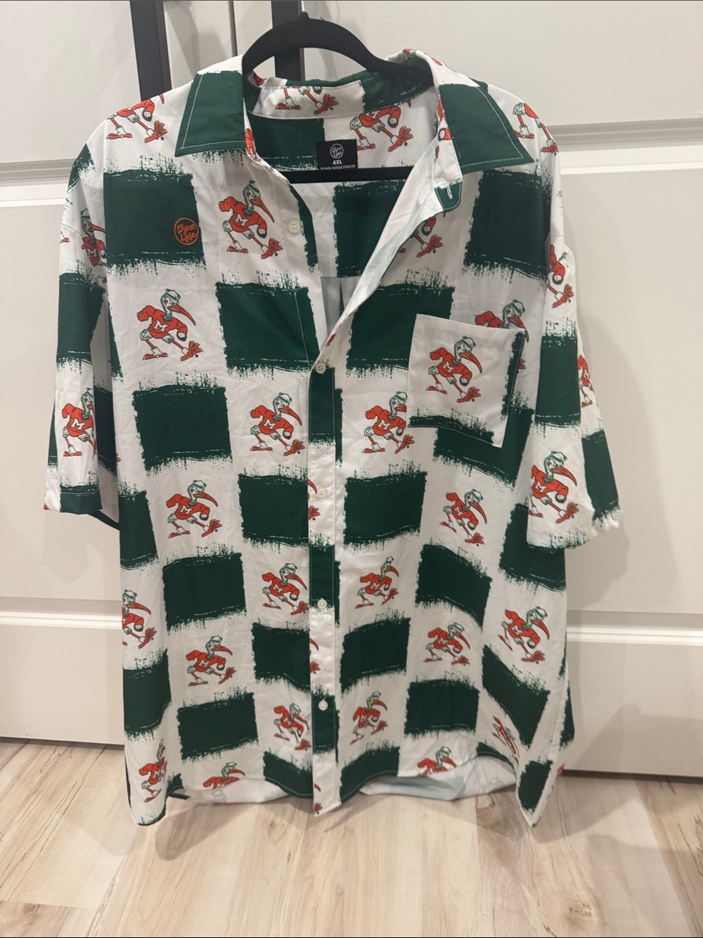 Casual Green & White Short-Sleeve Button-Down Shirt - Picture 3 of 3